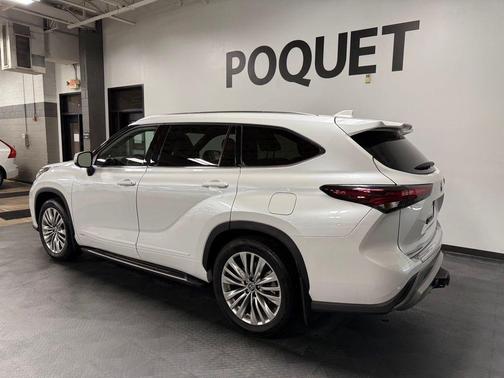 Wind Chill Pearl 2025 Toyota Highlander Hybrid Platinum