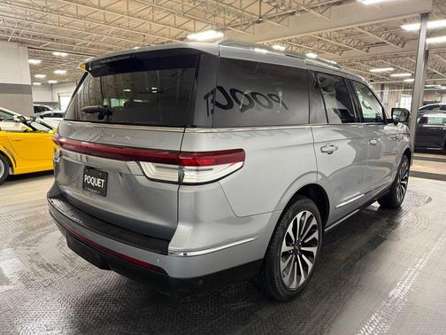 Silver Radiance Metallic Clearcoat 2024 Lincoln Navigator Reserve