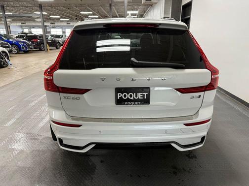 2024 Volvo XC60 B5 Plus Dark Theme