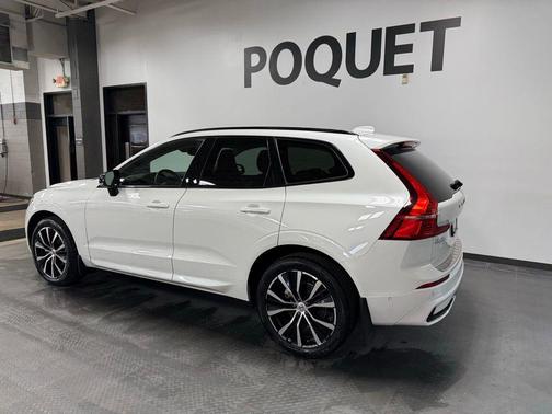 2024 Volvo XC60 B5 Plus Dark Theme