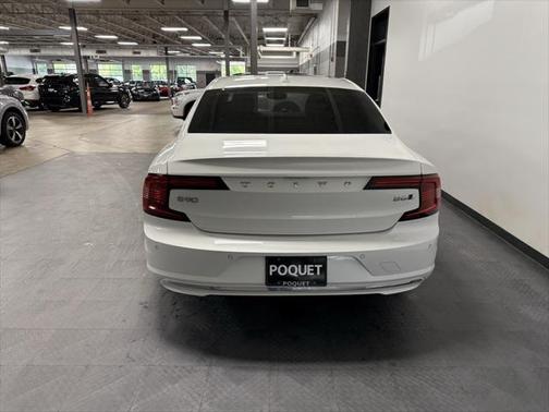 2023 Volvo S90 B6 Plus