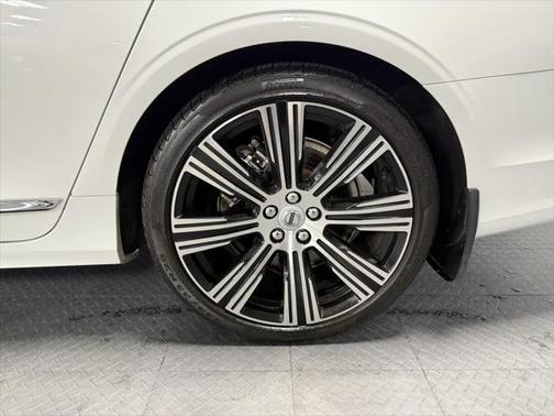 2023 Volvo S90 B6 Plus