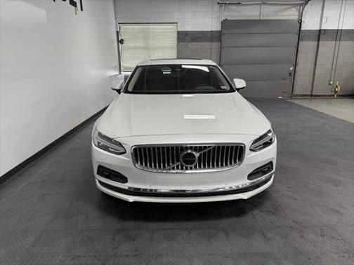 2023 Volvo S90 B6 Plus
