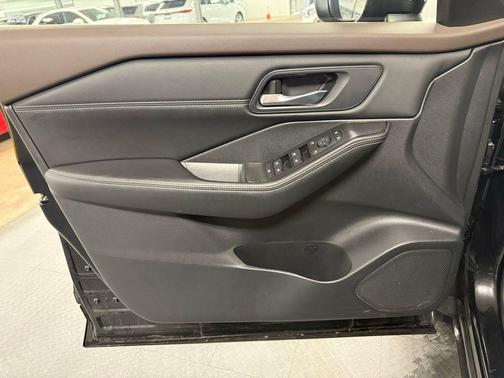 Super Black 2023 Nissan Rogue SV