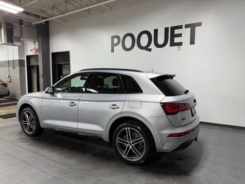 Florett Silver Metallic 2023 Audi Q5 e 55 S line Premium Plus