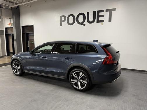 2023 Volvo V60 Cross Country B5 Plus