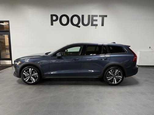 2023 Volvo V60 Cross Country B5 Plus