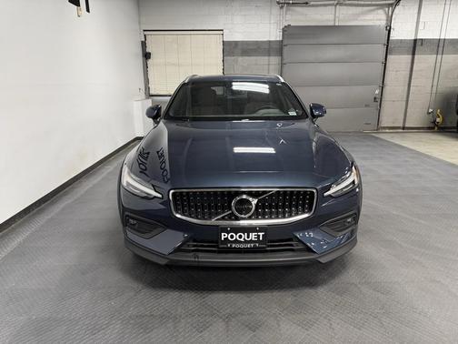 2023 Volvo V60 Cross Country B5 Plus