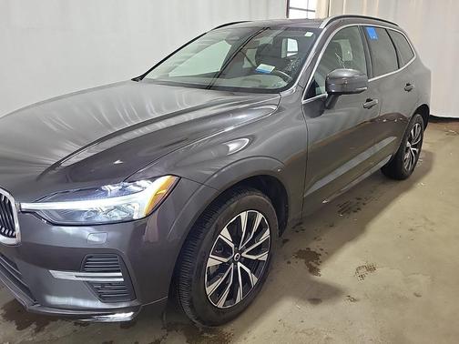 Platinum Grey Metallic 2023 Volvo XC60 B5 Core