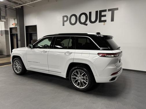 2022 Jeep Grand Cherokee Summit