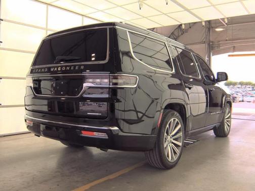 Diamond Black Crystal Pearlcoat 2023 Jeep Grand Wagoneer Series II