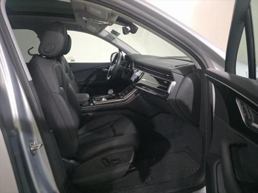 2022 Audi Q7 55 Premium Plus