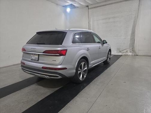 2022 Audi Q7 55 Premium Plus