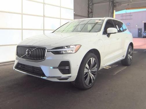 Crystal White Metallic 2023 Volvo XC60 Recharge Plug-In Hybrid Ultimate