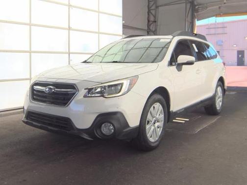 Crystal White Pearl 2019 Subaru Outback 2.5i Premium