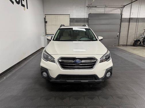 Crystal White Pearl 2019 Subaru Outback 2.5i Premium