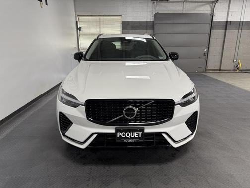 2023 Volvo XC60 Recharge Plug-In Hybrid T8 Plus Dark Theme