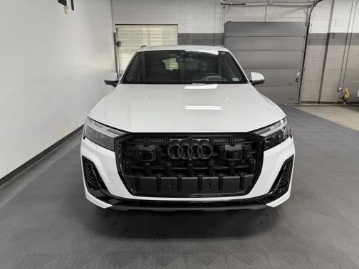 2025 Audi Q7 55 Prestige