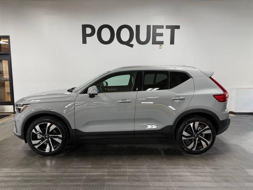 Vapour Grey Metallic 2025 Volvo XC40 B5 Plus Bright Theme