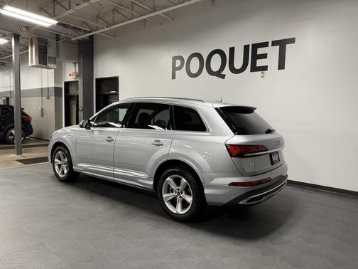 2022 Audi Q7 45 Premium Plus
