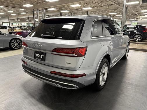 2022 Audi Q7 45 Premium Plus