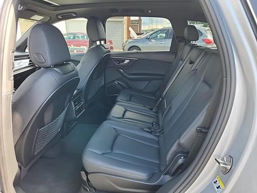 2022 Audi Q7 45 Premium Plus