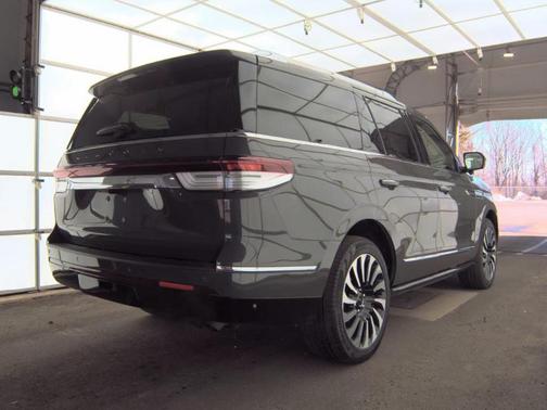 2022 Lincoln Navigator Black Label