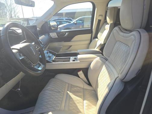2022 Lincoln Navigator Black Label