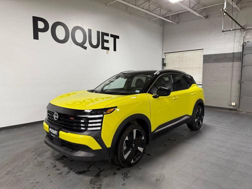 Yuzu Yellow Metallic/Super Black 2025 Nissan Kicks SR