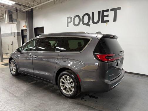 Granite Crystal Metallic Clearcoat 2021 Chrysler Pacifica Touring L