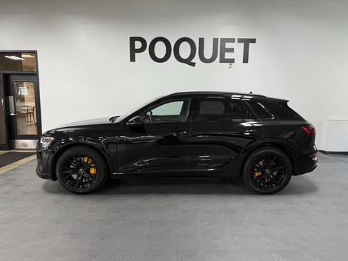 2022 Audi e-tron Premium Plus