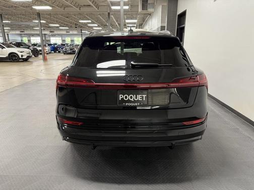 2022 Audi e-tron Premium Plus