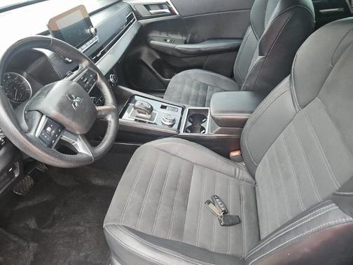 2022 Mitsubishi Outlander Black Edition