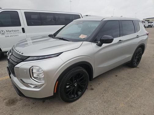 2022 Mitsubishi Outlander Black Edition