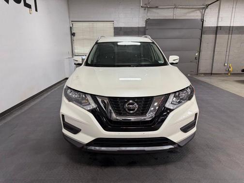 Pearl White 2018 Nissan Rogue SV
