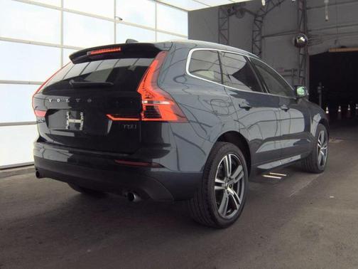 2021 Volvo XC60 T5 Momentum