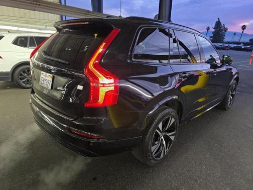 2023 Volvo XC90 Recharge Plug-In Hybrid T8 Plus Dark Theme 7 Passenger