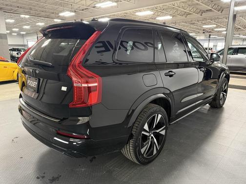 2023 Volvo XC90 Recharge Plug-In Hybrid T8 Plus Dark Theme 7 Passenger