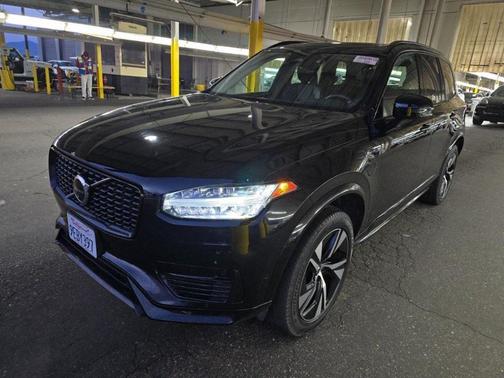 2023 Volvo XC90 Recharge Plug-In Hybrid T8 Plus Dark Theme 7 Passenger