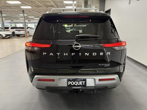 2023 Nissan Pathfinder Platinum