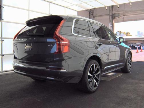 2024 Volvo XC90 B5 Plus
