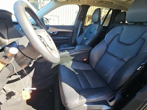 2024 Volvo XC90 B5 Plus