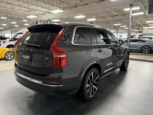 2024 Volvo XC90 B5 Plus