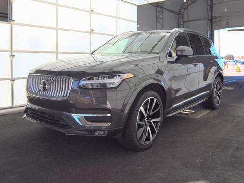 2024 Volvo XC90 B5 Plus