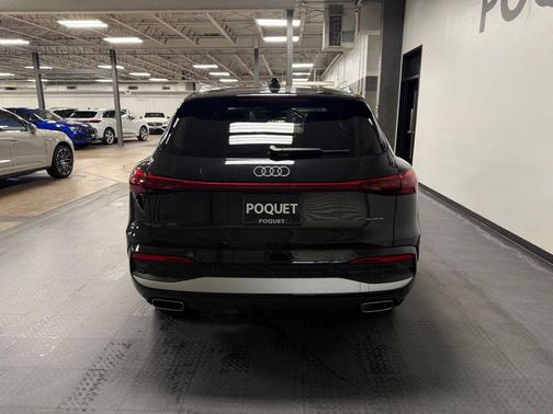 Mythos Black Metallic 2025 Audi Q5 2.0T Premium Plus