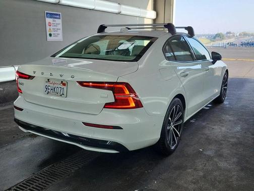 2023 Volvo S60 Recharge Plug-In Hybrid T8 Plus Dark Theme