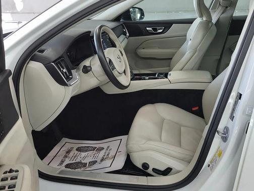 2023 Volvo S60 Recharge Plug-In Hybrid T8 Plus Dark Theme