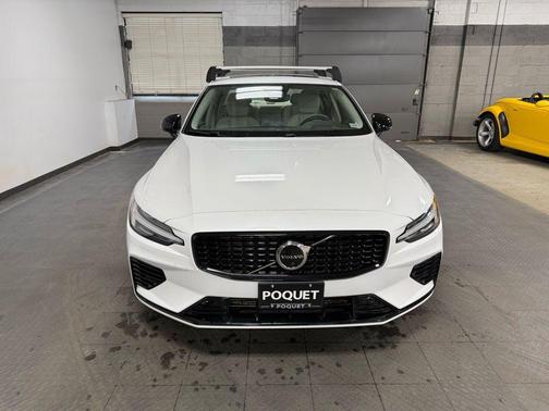 2023 Volvo S60 Recharge Plug-In Hybrid T8 Plus Dark Theme