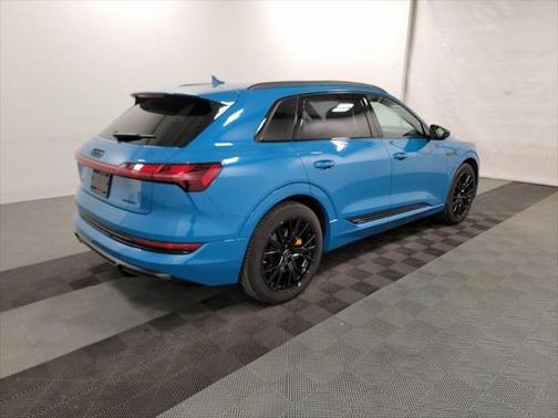 2022 Audi e-tron Premium Plus