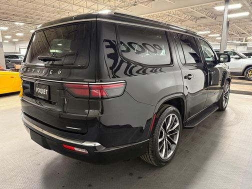 Diamond Black Crystal Pearlcoat 2024 Jeep Wagoneer Series II